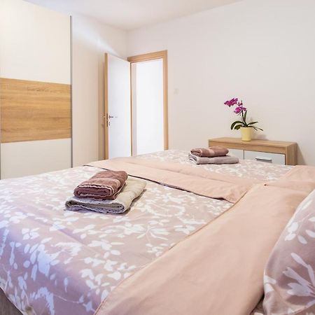 Apartmani Jolly Porec: Blizu Centra I Mora Exterior foto